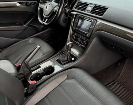 Белый Фольксваген Пассат, объемом двигателя 1.8 л и пробегом 165 тыс. км за 12199 $, фото 15 на Automoto.ua