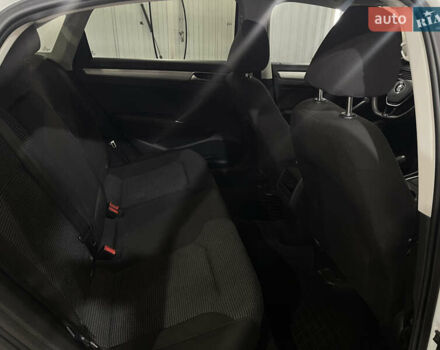 Белый Фольксваген Пассат, объемом двигателя 1.8 л и пробегом 238 тыс. км за 12500 $, фото 5 на Automoto.ua