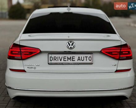Белый Фольксваген Пассат, объемом двигателя 1.8 л и пробегом 165 тыс. км за 12299 $, фото 5 на Automoto.ua