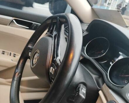 Белый Фольксваген Пассат, объемом двигателя 1.8 л и пробегом 182 тыс. км за 13500 $, фото 10 на Automoto.ua