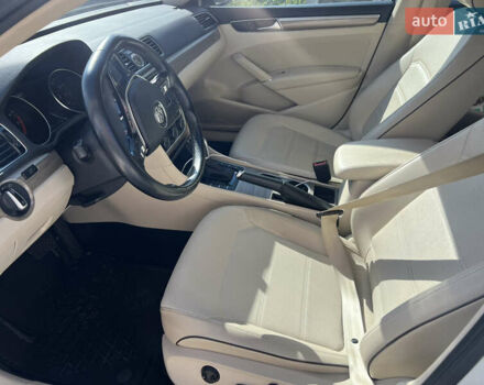 Белый Фольксваген Пассат, объемом двигателя 1.8 л и пробегом 199 тыс. км за 10700 $, фото 11 на Automoto.ua