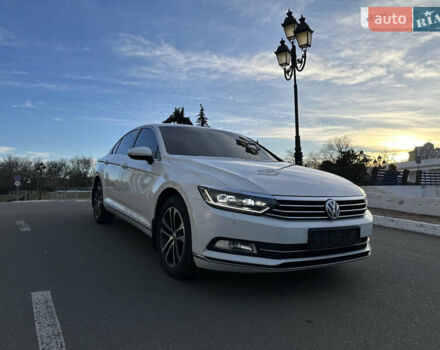 Фольксваген Пассат 2016 в Одессе на Automoto.ua Белый Фольксваген Пассат, объемом двигателя 1.4 л и пробегом 235 тыс. км за 17500 $, фото 2 на Automoto.ua