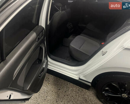 Фольксваген Пассат 2016 в Киеве на Automoto.ua Белый Фольксваген Пассат, объемом двигателя 1.97 л и пробегом 280 тыс. км за 14200 $, фото 12 на Automoto.ua