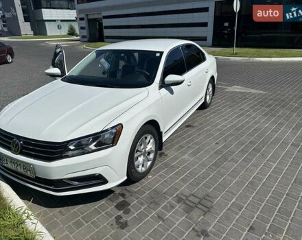 Белый Фольксваген Пассат, объемом двигателя 1.8 л и пробегом 107 тыс. км за 12100 $, фото 6 на Automoto.ua