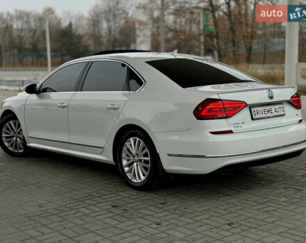 Белый Фольксваген Пассат, объемом двигателя 1.8 л и пробегом 165 тыс. км за 12299 $, фото 6 на Automoto.ua