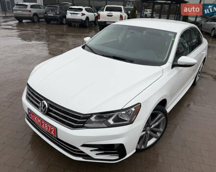 Белый Фольксваген Пассат, объемом двигателя 1.8 л и пробегом 147 тыс. км за 12399 $, фото 1 на Automoto.ua