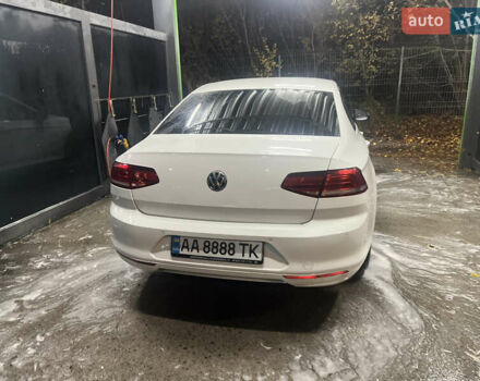 Фольксваген Пассат 2016 в Киеве на Automoto.ua Белый Фольксваген Пассат, объемом двигателя 1.97 л и пробегом 280 тыс. км за 14200 $, фото 6 на Automoto.ua