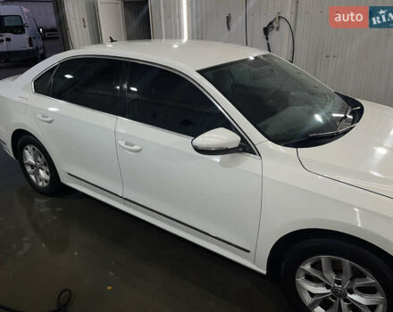 Белый Фольксваген Пассат, объемом двигателя 1.8 л и пробегом 238 тыс. км за 12500 $, фото 4 на Automoto.ua