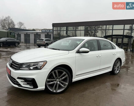 Белый Фольксваген Пассат, объемом двигателя 1.8 л и пробегом 147 тыс. км за 12399 $, фото 2 на Automoto.ua