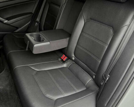 Белый Фольксваген Пассат, объемом двигателя 1.8 л и пробегом 165 тыс. км за 12299 $, фото 15 на Automoto.ua