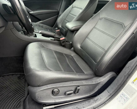 Белый Фольксваген Пассат, объемом двигателя 1.8 л и пробегом 147 тыс. км за 12399 $, фото 30 на Automoto.ua