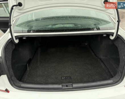 Белый Фольксваген Пассат, объемом двигателя 1.8 л и пробегом 147 тыс. км за 12399 $, фото 20 на Automoto.ua