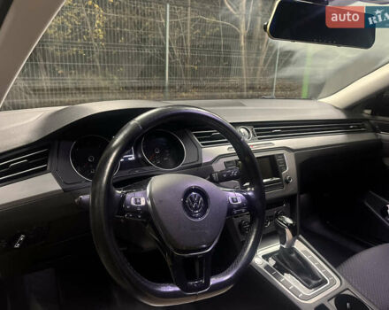 Фольксваген Пассат 2016 в Киеве на Automoto.ua Белый Фольксваген Пассат, объемом двигателя 1.97 л и пробегом 280 тыс. км за 14200 $, фото 11 на Automoto.ua