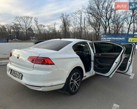 Фольксваген Пассат 2016 в Одессе на Automoto.ua Белый Фольксваген Пассат, объемом двигателя 1.4 л и пробегом 235 тыс. км за 17500 $, фото 28 на Automoto.ua
