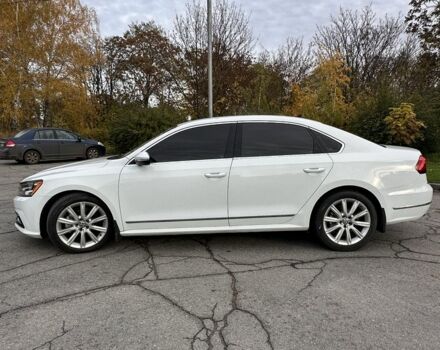 Белый Фольксваген Пассат, объемом двигателя 1.8 л и пробегом 260 тыс. км за 10000 $, фото 4 на Automoto.ua