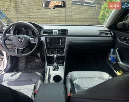 Белый Фольксваген Пассат, объемом двигателя 1.8 л и пробегом 36 тыс. км за 15500 $, фото 7 на Automoto.ua