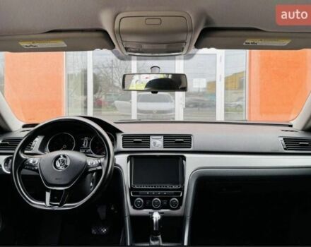 Белый Фольксваген Пассат, объемом двигателя 1.8 л и пробегом 224 тыс. км за 10000 $, фото 5 на Automoto.ua