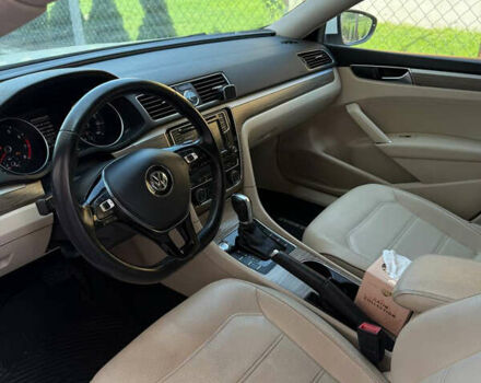 Білий Фольксваген Пассат, об'ємом двигуна 1.8 л та пробігом 233 тис. км за 12500 $, фото 5 на Automoto.ua