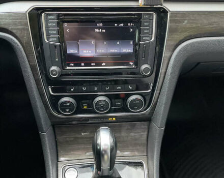 Фольксваген Пассат 2016 в Киеве на Automoto.ua Белый Фольксваген Пассат, объемом двигателя 1.8 л и пробегом 160 тыс. км за 11000 $, фото 13 на Automoto.ua