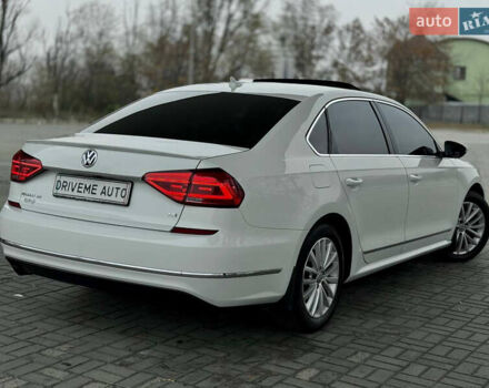 Белый Фольксваген Пассат, объемом двигателя 1.8 л и пробегом 165 тыс. км за 12299 $, фото 4 на Automoto.ua