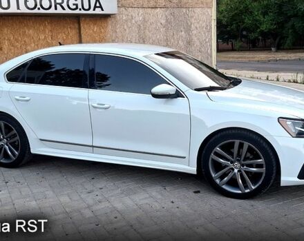 Білий Фольксваген Пассат, об'ємом двигуна 1.8 л та пробігом 141 тис. км за 13000 $, фото 7 на Automoto.ua