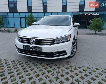 Белый Фольксваген Пассат, объемом двигателя 1.8 л и пробегом 161 тыс. км за 13499 $, фото 1 на Automoto.ua