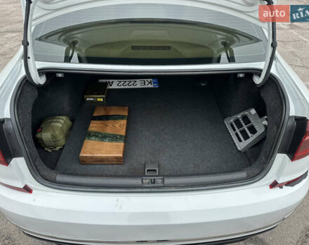 Белый Фольксваген Пассат, объемом двигателя 1.8 л и пробегом 193 тыс. км за 11500 $, фото 27 на Automoto.ua