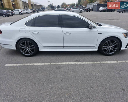 Белый Фольксваген Пассат, объемом двигателя 1.8 л и пробегом 155 тыс. км за 15000 $, фото 3 на Automoto.ua