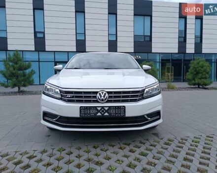 Белый Фольксваген Пассат, объемом двигателя 1.8 л и пробегом 161 тыс. км за 13499 $, фото 2 на Automoto.ua