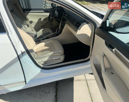 Белый Фольксваген Пассат, объемом двигателя 1.8 л и пробегом 199 тыс. км за 10700 $, фото 10 на Automoto.ua