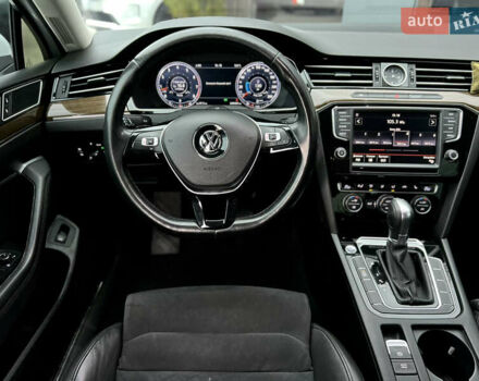 Білий Фольксваген Пассат, об'ємом двигуна 1.4 л та пробігом 248 тис. км за 14500 $, фото 9 на Automoto.ua