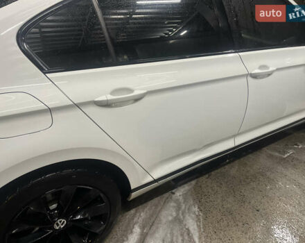 Фольксваген Пассат 2016 в Киеве на Automoto.ua Белый Фольксваген Пассат, объемом двигателя 1.97 л и пробегом 280 тыс. км за 14200 $, фото 17 на Automoto.ua
