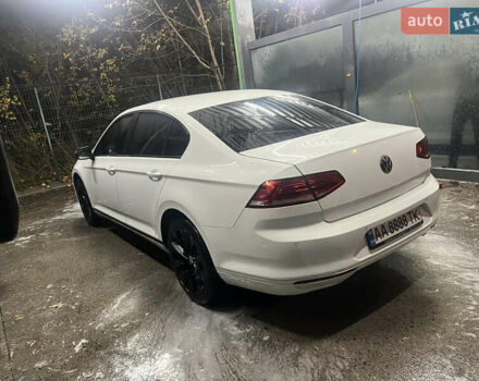 Фольксваген Пассат 2016 в Киеве на Automoto.ua Белый Фольксваген Пассат, объемом двигателя 1.97 л и пробегом 280 тыс. км за 14200 $, фото 7 на Automoto.ua