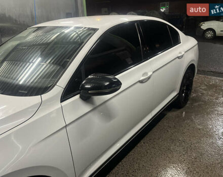 Фольксваген Пассат 2016 в Киеве на Automoto.ua Белый Фольксваген Пассат, объемом двигателя 1.97 л и пробегом 280 тыс. км за 14200 $, фото 10 на Automoto.ua