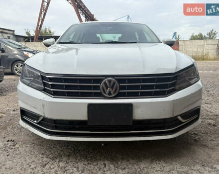 Белый Фольксваген Пассат, объемом двигателя 0 л и пробегом 247 тыс. км за 8300 $, фото 2 на Automoto.ua