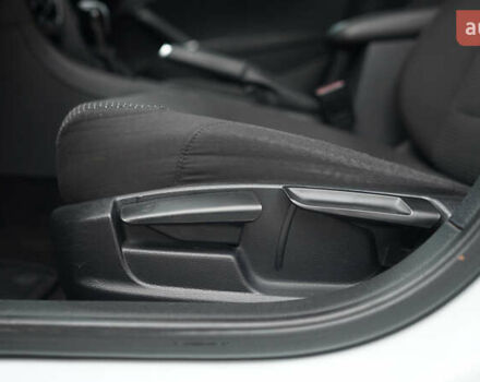 Білий Фольксваген Пассат, об'ємом двигуна 1.8 л та пробігом 204 тис. км за 12000 $, фото 20 на Automoto.ua