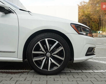 Білий Фольксваген Пассат, об'ємом двигуна 1.8 л та пробігом 204 тис. км за 12000 $, фото 26 на Automoto.ua