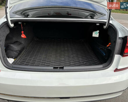 Белый Фольксваген Пассат, объемом двигателя 1.8 л и пробегом 174 тыс. км за 17300 $, фото 7 на Automoto.ua