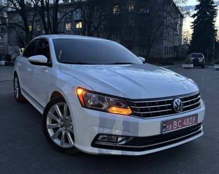 Белый Фольксваген Пассат, объемом двигателя 1.8 л и пробегом 260 тыс. км за 10000 $, фото 1 на Automoto.ua