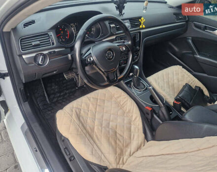 Белый Фольксваген Пассат, объемом двигателя 1.8 л и пробегом 155 тыс. км за 15000 $, фото 10 на Automoto.ua