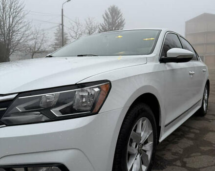 Белый Фольксваген Пассат, объемом двигателя 1.8 л и пробегом 175 тыс. км за 11000 $, фото 13 на Automoto.ua