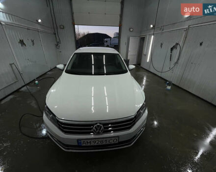 Белый Фольксваген Пассат, объемом двигателя 1.8 л и пробегом 238 тыс. км за 12500 $, фото 1 на Automoto.ua