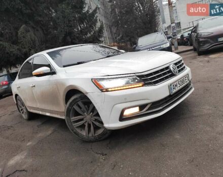 Белый Фольксваген Пассат, объемом двигателя 1.8 л и пробегом 182 тыс. км за 13500 $, фото 4 на Automoto.ua