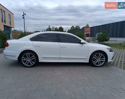 Белый Фольксваген Пассат, объемом двигателя 1.8 л и пробегом 161 тыс. км за 13499 $, фото 6 на Automoto.ua