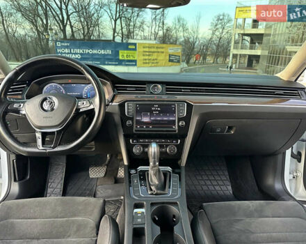 Фольксваген Пассат 2016 в Одессе на Automoto.ua Белый Фольксваген Пассат, объемом двигателя 1.4 л и пробегом 235 тыс. км за 17500 $, фото 11 на Automoto.ua