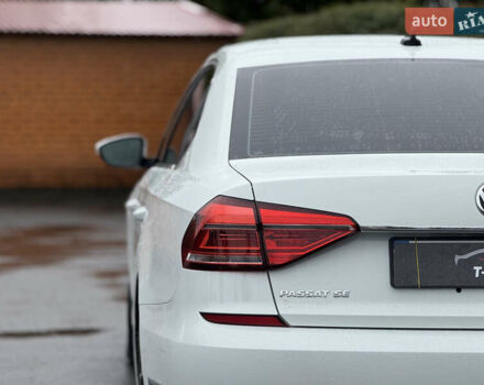 Белый Фольксваген Пассат, объемом двигателя 1.8 л и пробегом 233 тыс. км за 11900 $, фото 11 на Automoto.ua