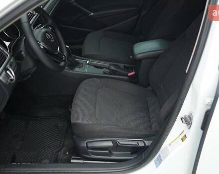 Білий Фольксваген Пассат, об'ємом двигуна 1.8 л та пробігом 204 тис. км за 12000 $, фото 19 на Automoto.ua