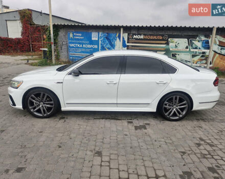 Белый Фольксваген Пассат, объемом двигателя 1.8 л и пробегом 155 тыс. км за 15000 $, фото 16 на Automoto.ua