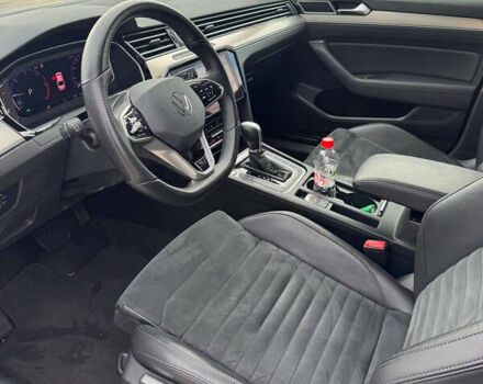 Белый Фольксваген Пассат, объемом двигателя 1.97 л и пробегом 193 тыс. км за 15999 $, фото 5 на Automoto.ua