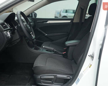 Білий Фольксваген Пассат, об'ємом двигуна 1.8 л та пробігом 204 тис. км за 12000 $, фото 15 на Automoto.ua